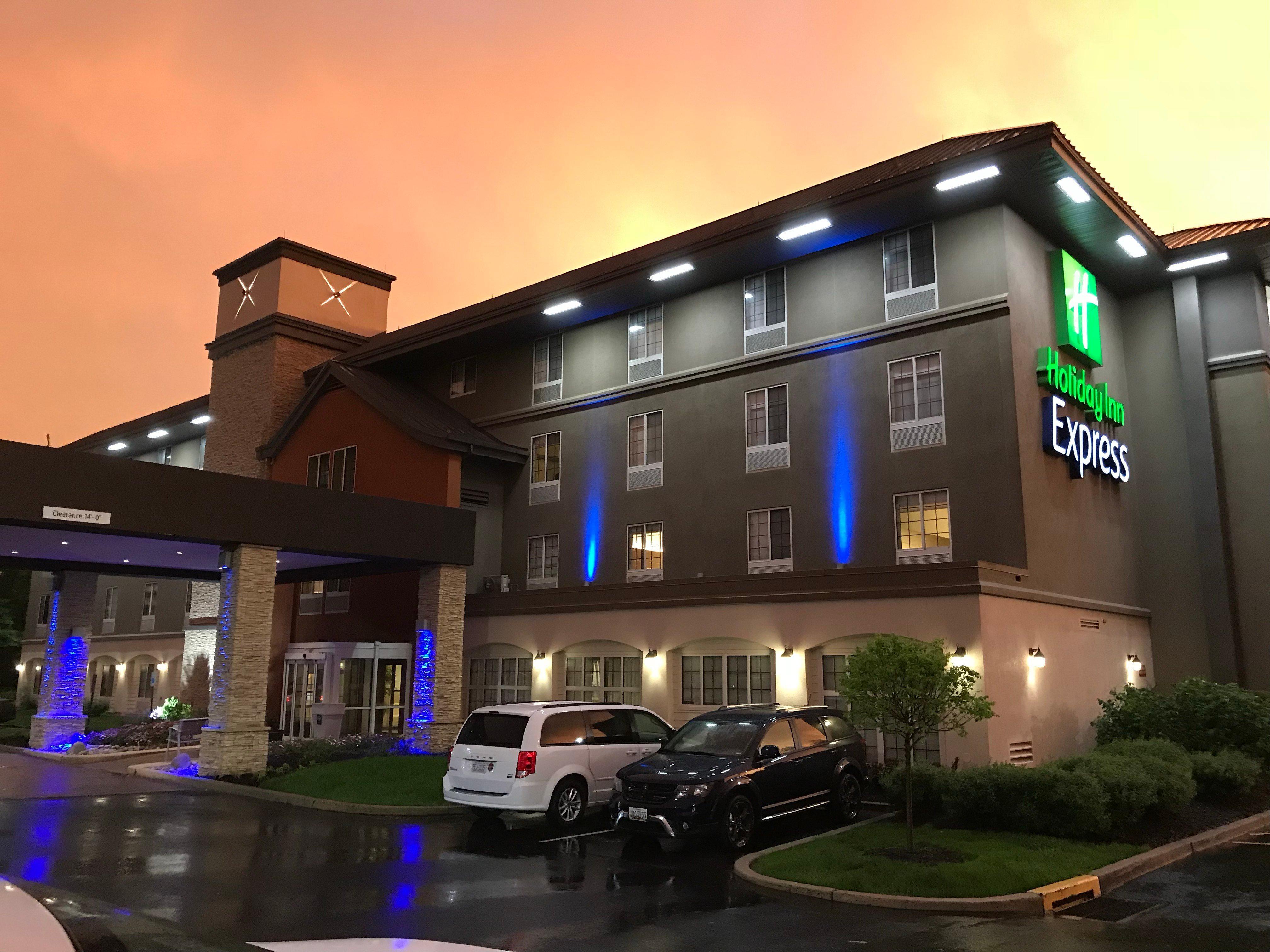 费城东北部 - 兰霍恩快捷假日酒店 朗霍恩 外观 照片